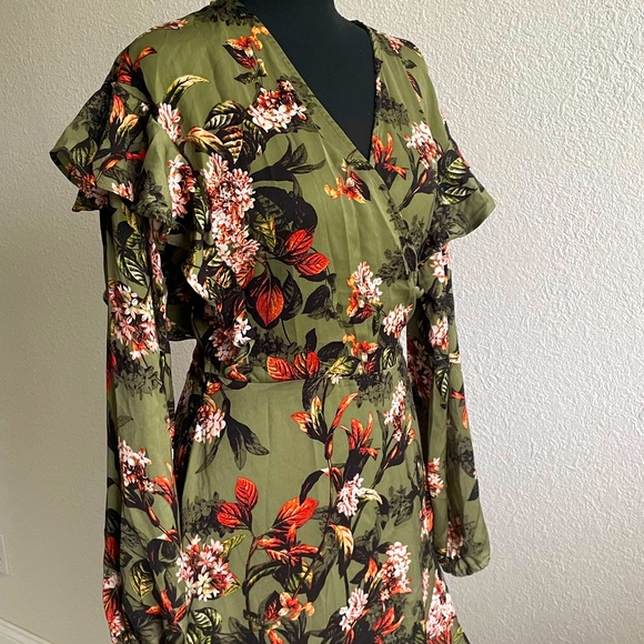 GIGI PARKER • Ruffled Long Sleeve Wrap Dress Safari Floral Deep Lichen Green NWT - Picture 7 of 13